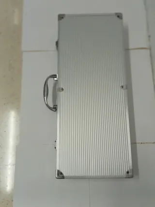 Cepillo para parrilla con estuche precio 23  €