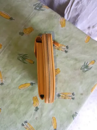 Bolso nuevo y pequeño amarillo Ale-hop