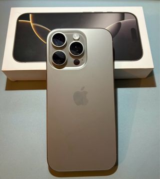 iPhone 16 Pro Titanio