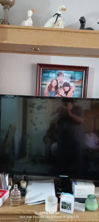 Mueble de salón: vitrina y cajonera