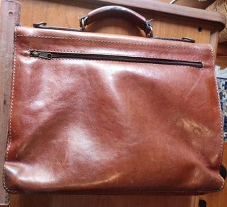 Maletín de cuero marrón