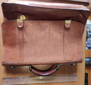 Maletín de cuero marrón