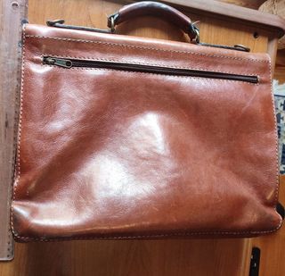 Maletín de cuero marrón