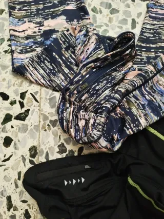 Mallas de gimnasio estampadas y negras