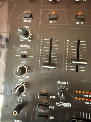 Mezclador Behringer DJX900 USB