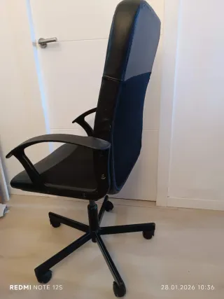 Silla de oficina negra