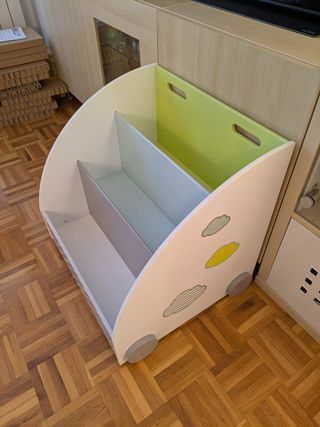 Librería infantil con ruedas