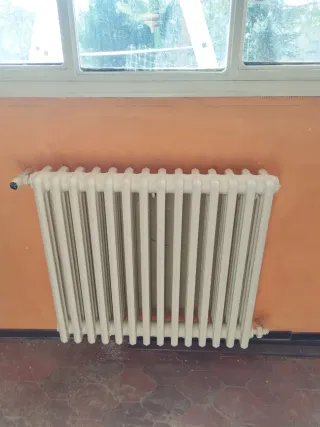 6 radiadores  de hierro fundido de diferentes medi