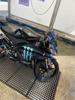 Yamaha YZF125R Negra 2016