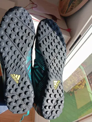 Botas de fútbol Adidas multitaco