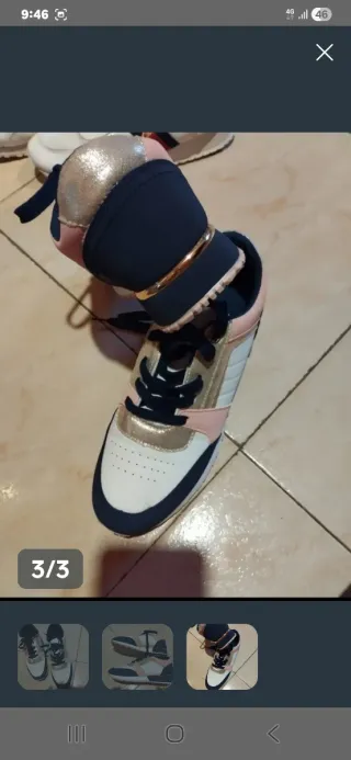 Deportivas doradas, rosas y blancas