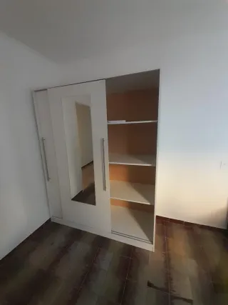 Armario puertas correderas blanco y madera