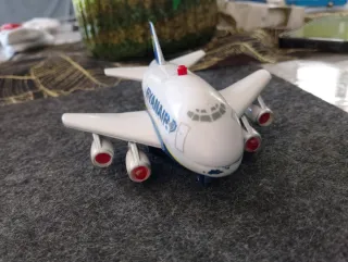 Avión Ryanair i el de la peli aviones