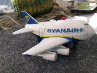 Avión Ryanair i el de la peli aviones