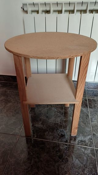 Mesita auxiliar de madera redonda