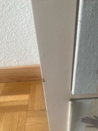 Comoda de madera con cajones forrados en tela