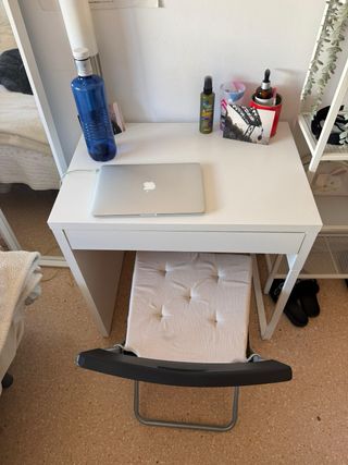 Escritorio, Estantería y Silla