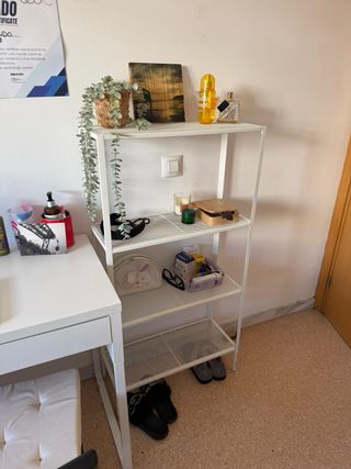 Escritorio, Estantería y Silla