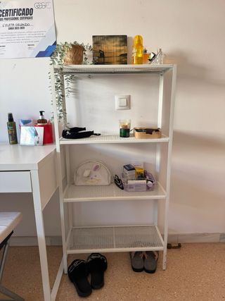 Escritorio, Estantería y Silla