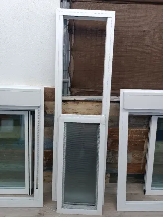 Ventana aluminio con mosquitera 195x55