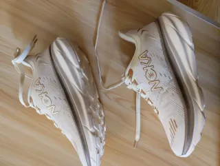 Zapatillas Noka Beige y Blancas