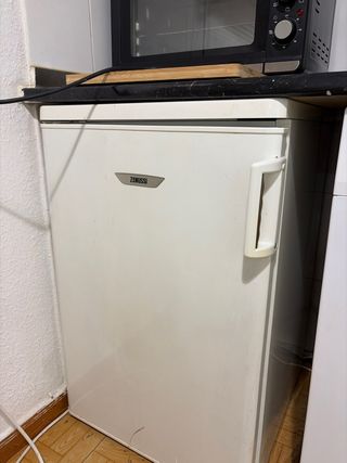 Frigorífico Zanussi pequeño