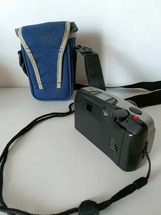 Cámara Pentax Espio 738G con funda y pila
