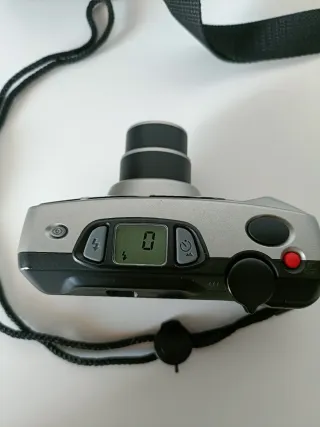 Cámara Pentax Espio 738G con funda y pila