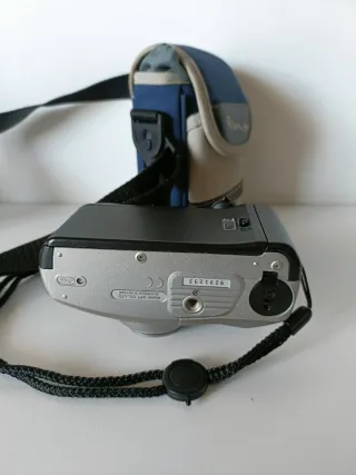 Cámara Pentax Espio 738G con funda y pila