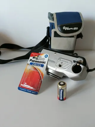 Cámara Pentax Espio 738G con funda y pila