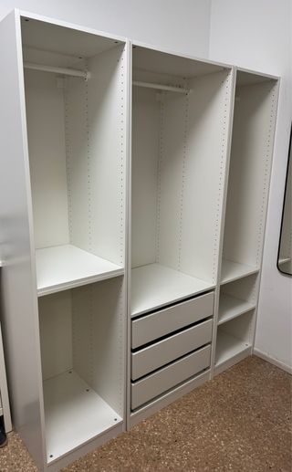 Armario PAX, mueble TV BESTA, cama canapé