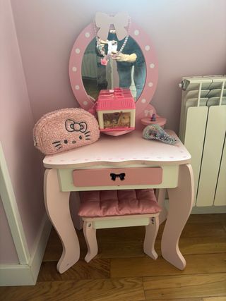 Tocador infantil rosa con espejo