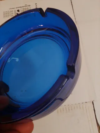 Posacenere in vetro blu