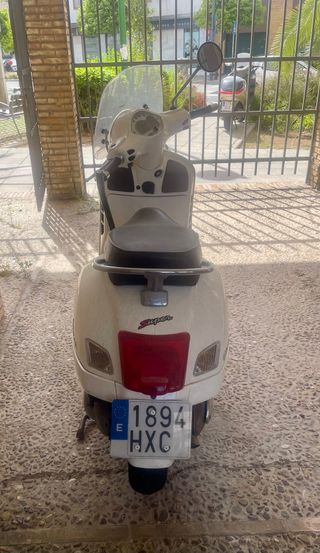 Vespa GTS 300 Gran Touring Pendiente reparación.