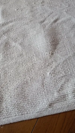 Alfombra grande blanca de tela