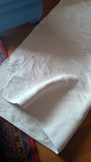 Alfombra grande blanca de tela