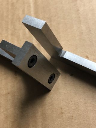 ESCUADRA LISA+C/SOMBRERO 075mm INOX DIN875/0 2P