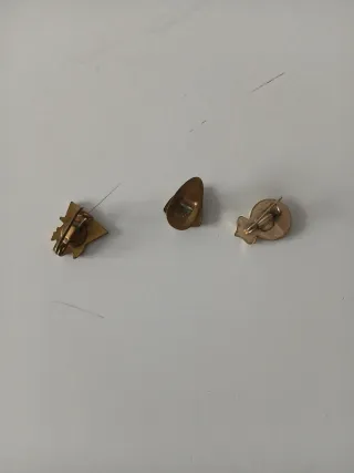 Lote insignias antiguas (más 60 años)cada una 3 €