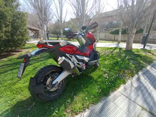 Honda X-ADV 750 Roja y Plata