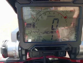 Honda X-ADV 750 Roja y Plata