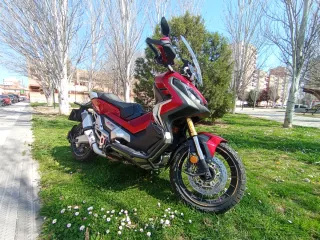 Honda X-ADV 750 Roja y Plata