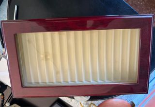 Vitrina expositora de plumas