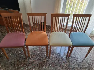 Mesa de comedor de madera + 4 sillas