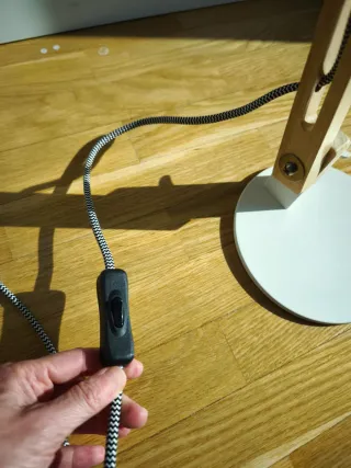 Lámpara de escritorio articulada madera y metal