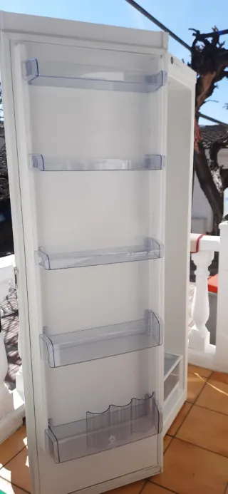 Nevera Balay, una sola puerta sin congelador.