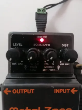 BOSS MT-2 Metal Zone pedal de guitarra