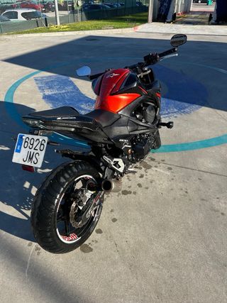 Kawasaki Z800 Naked Negra/Roja