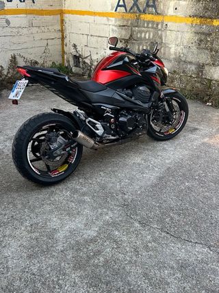 Kawasaki Z800 Naked Negra/Roja