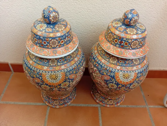 Pareja de tibores decorativos