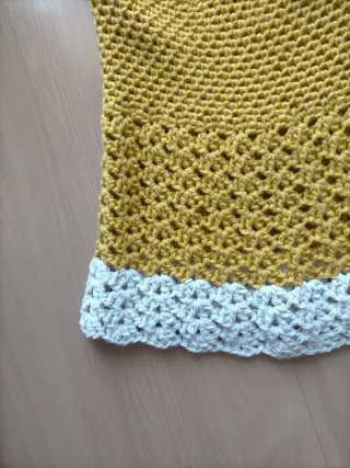 Poncho de crochet tejido a mano.